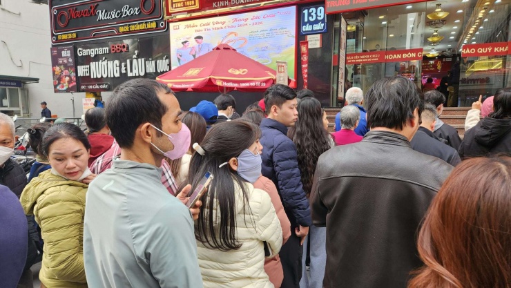 Giá vàng hôm nay mới nhất (29/12) giảm "không phanh":